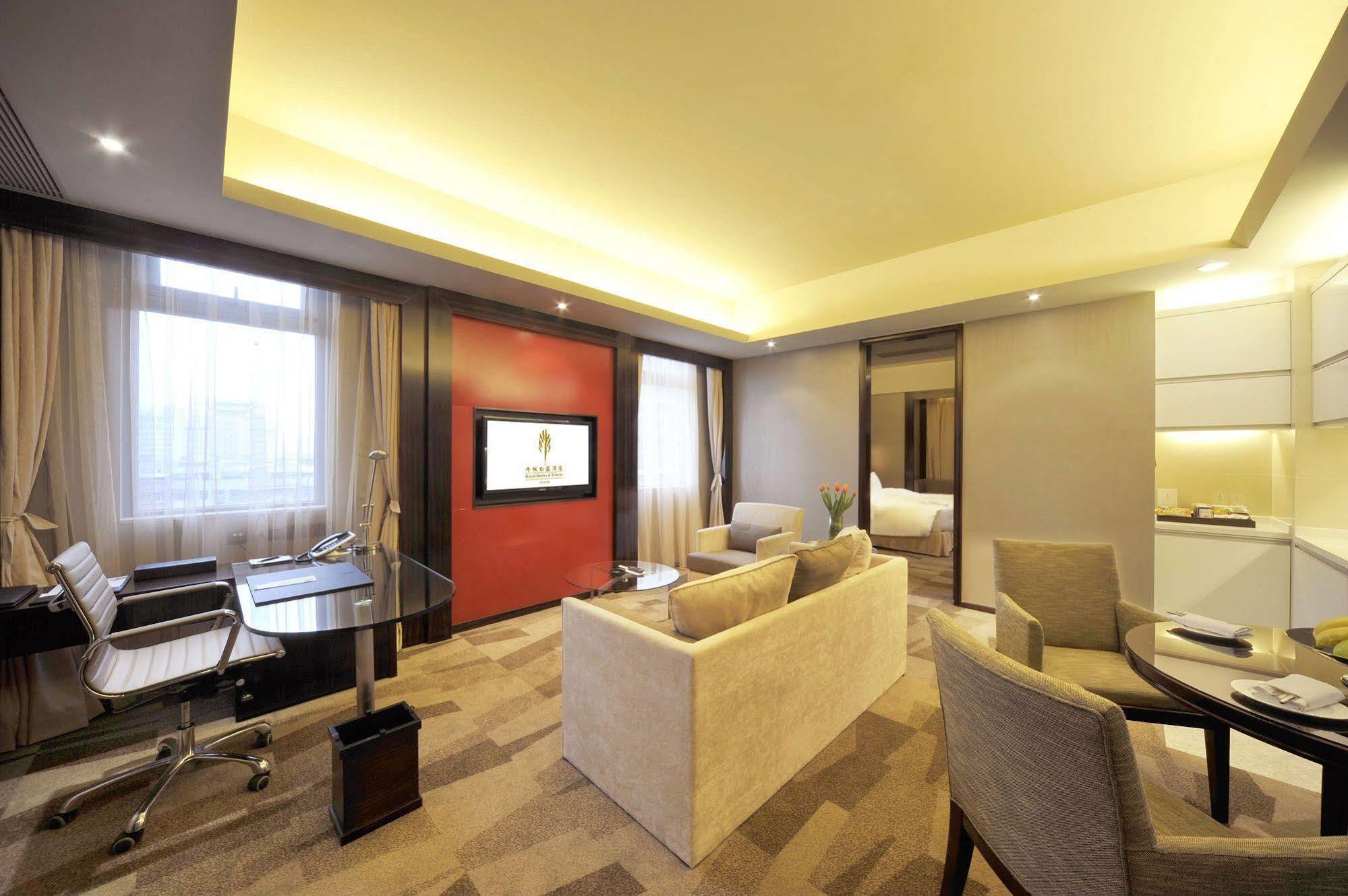 Royal Suites & Towers Wuhan Esterno foto